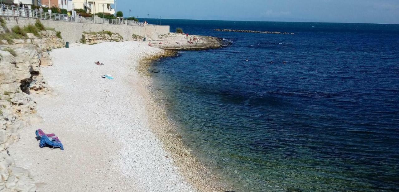 Mediterranee Con Parking Space Frühstückspension Trani